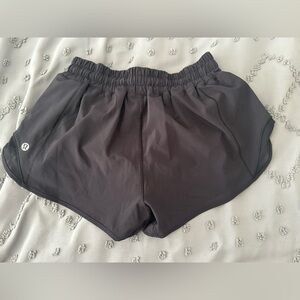 Black lululemon hotty hot shorts 2.5” size 4 reg. NWOT